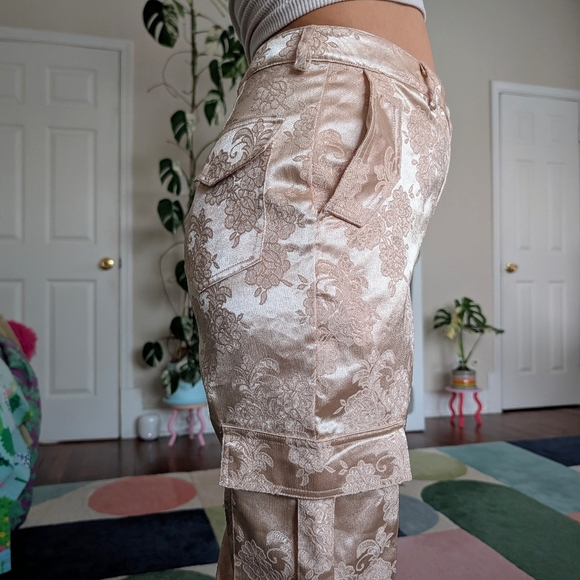 Superdown x Draya Michele pink satin cargo pants - Picture 6 of 10